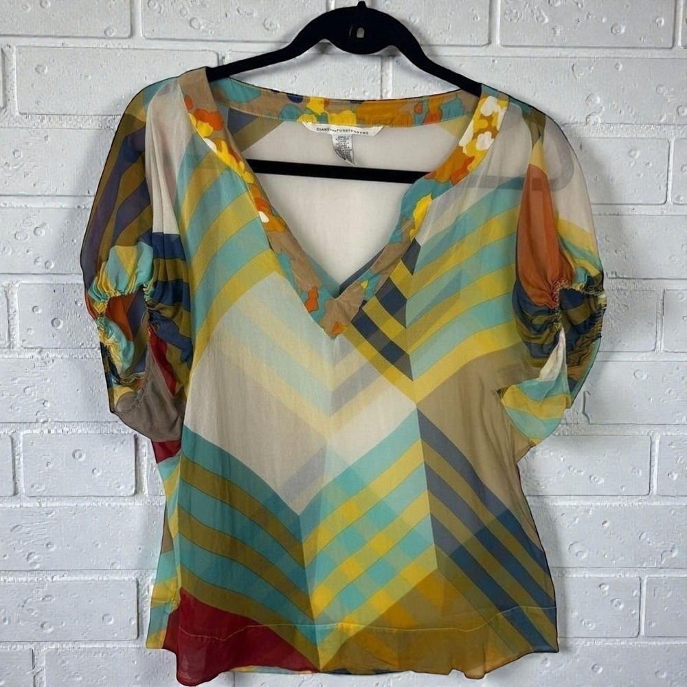 Diane von Furstenberg 100% Silk Top Womens Size‎ 6 Y2K Chevron Artsy Sheer 2000s
